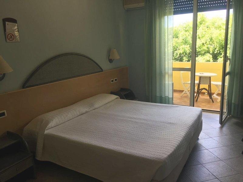 Hotel Baia Turchese Лампедуза Экстерьер фото